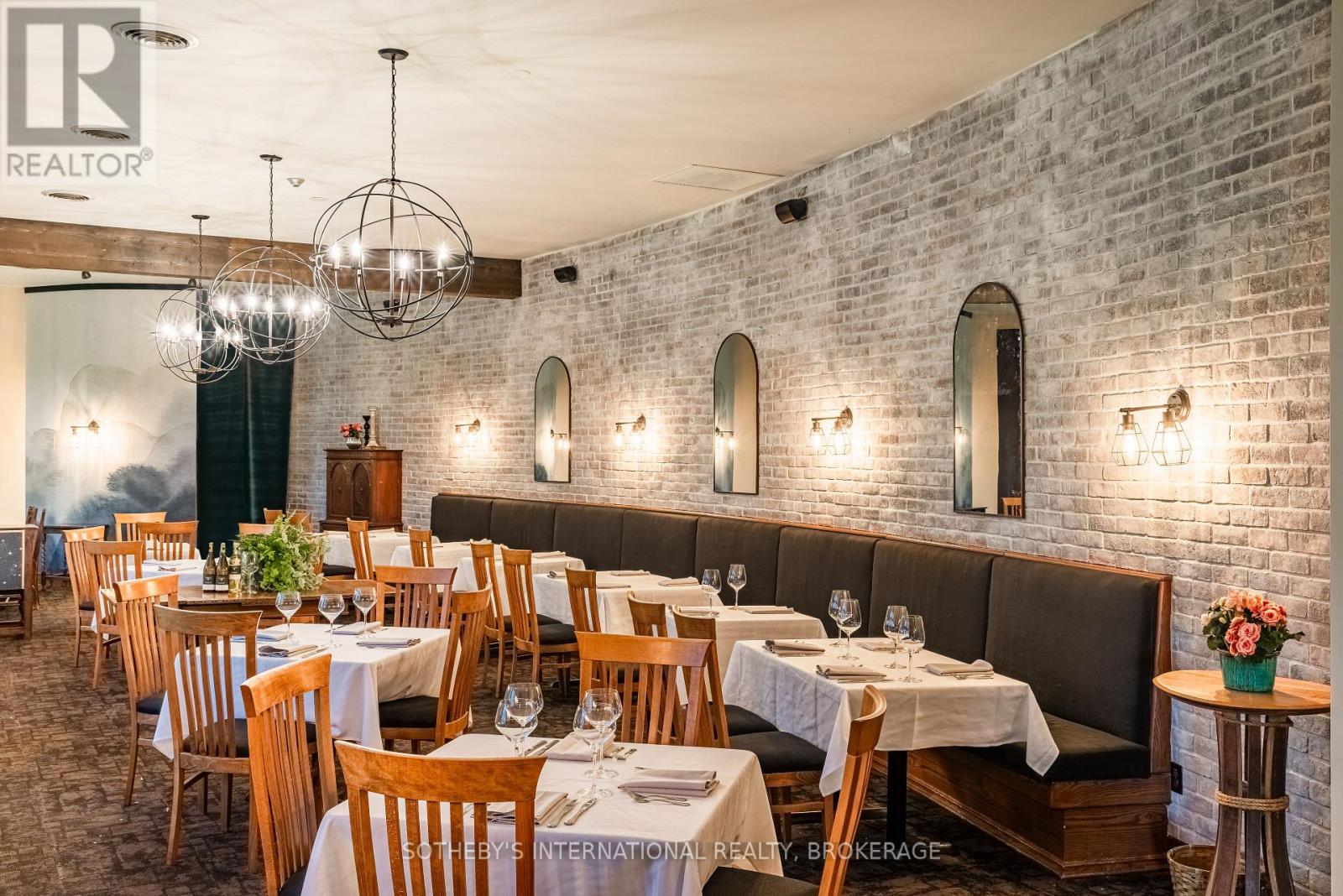 1339 Lakeshore Road, Niagara-On-The-Lake, Ontario  L0S 1J0 - Photo 2 - X12835012