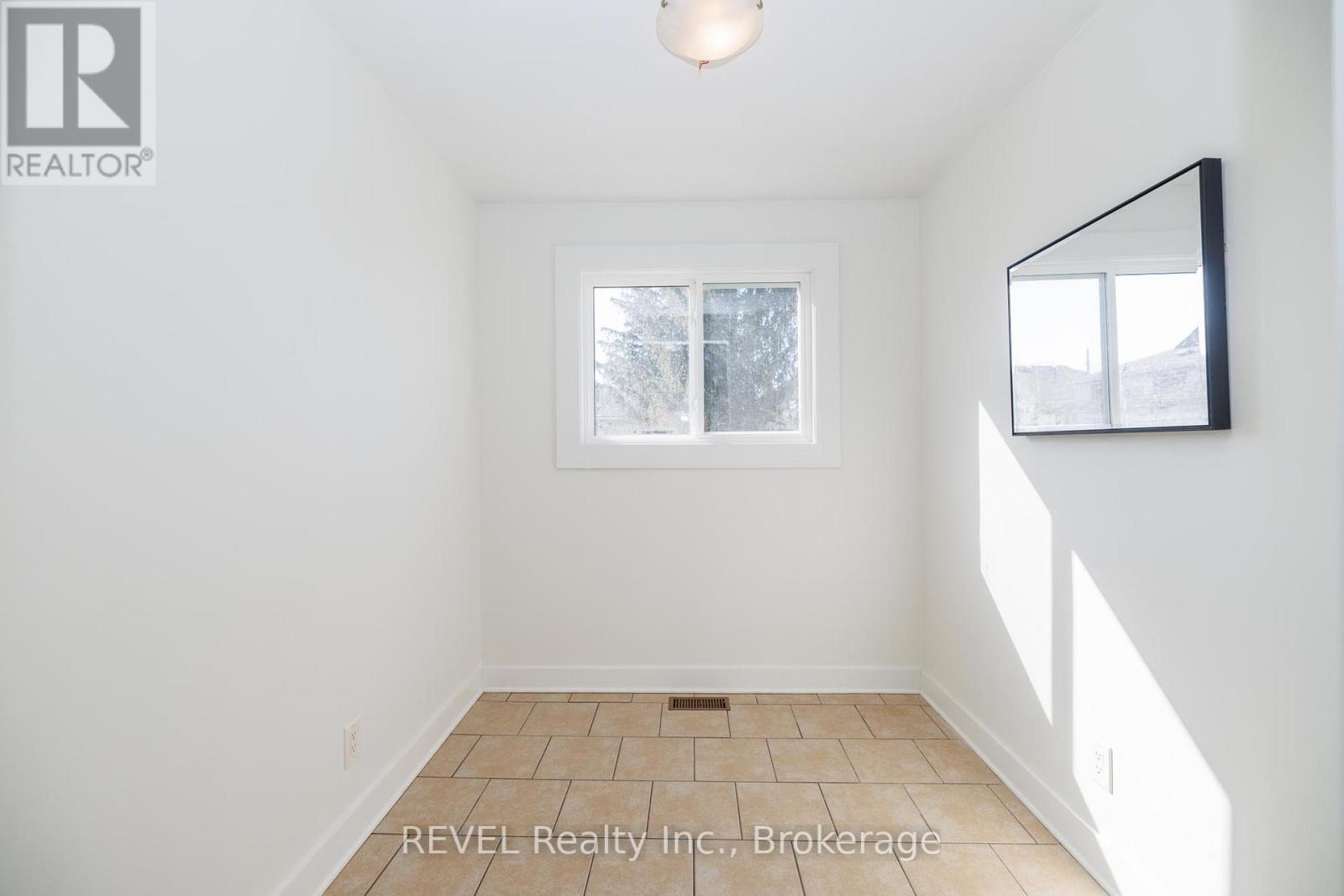 9 Colborne Street, Thorold, Ontario  L2V 3P6 - Photo 10 - X12837004