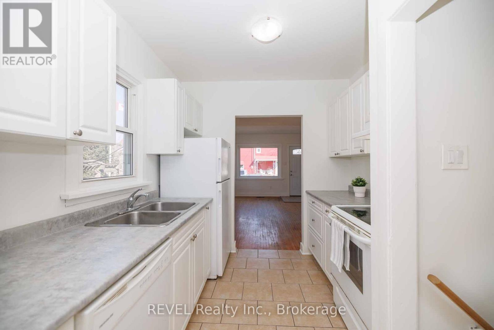 9 Colborne Street, Thorold, Ontario  L2V 3P6 - Photo 11 - X12837004