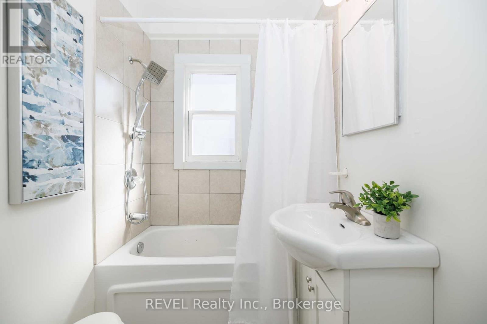 9 Colborne Street, Thorold, Ontario  L2V 3P6 - Photo 15 - X12837004