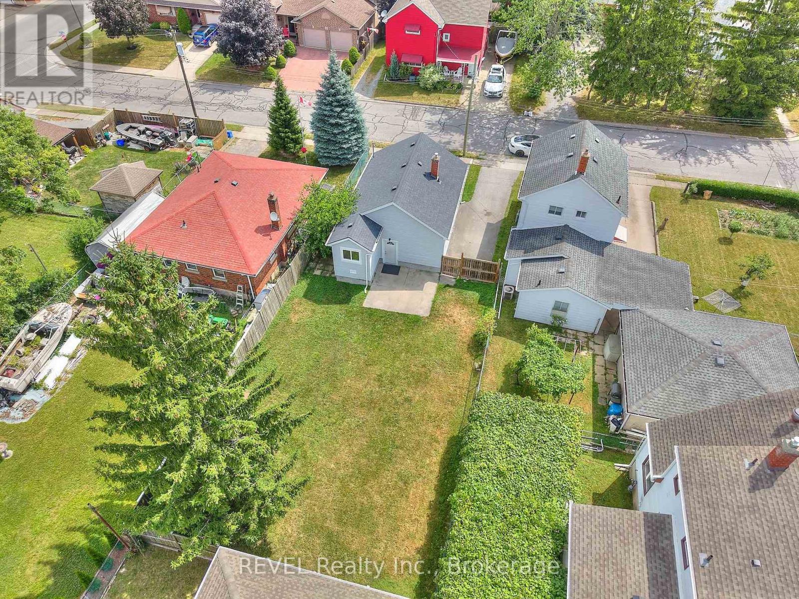 9 Colborne Street, Thorold, Ontario  L2V 3P6 - Photo 3 - X12837004