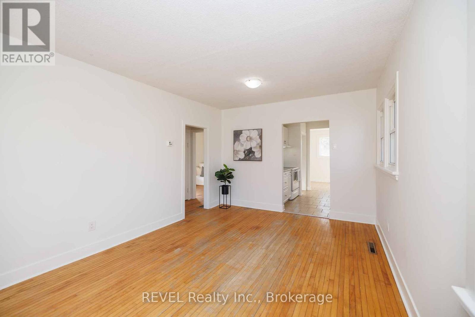 9 Colborne Street, Thorold, Ontario  L2V 3P6 - Photo 6 - X12837004