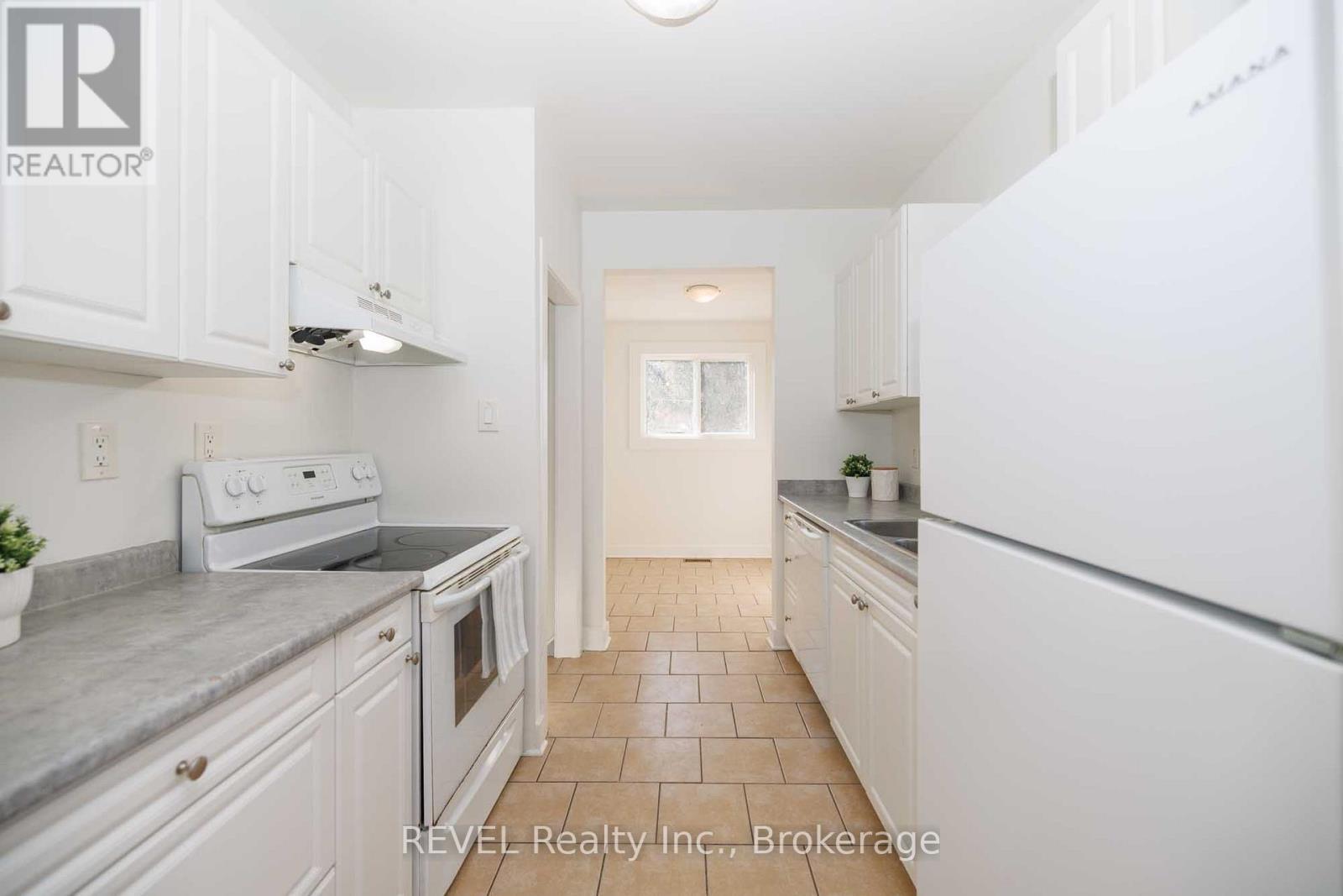 9 Colborne Street, Thorold, Ontario  L2V 3P6 - Photo 8 - X12837004