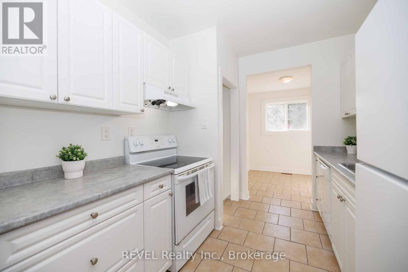 9 Colborne Street, Thorold, Ontario  L2V 3P6 - Photo 9 - X12837004