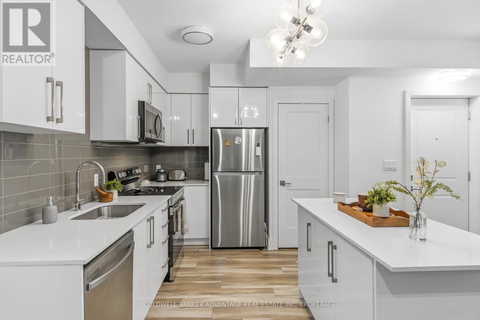 103 - 6065 Mcleod Road, Niagara Falls, Ontario  L2G 0Z7 - Photo 2 - X12838186