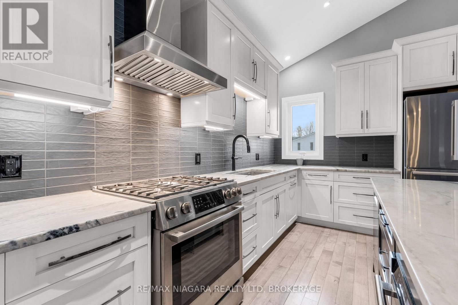 5 Heron Pointe Road, Port Colborne, Ontario  L3K 6A9 - Photo 11 - X12838248