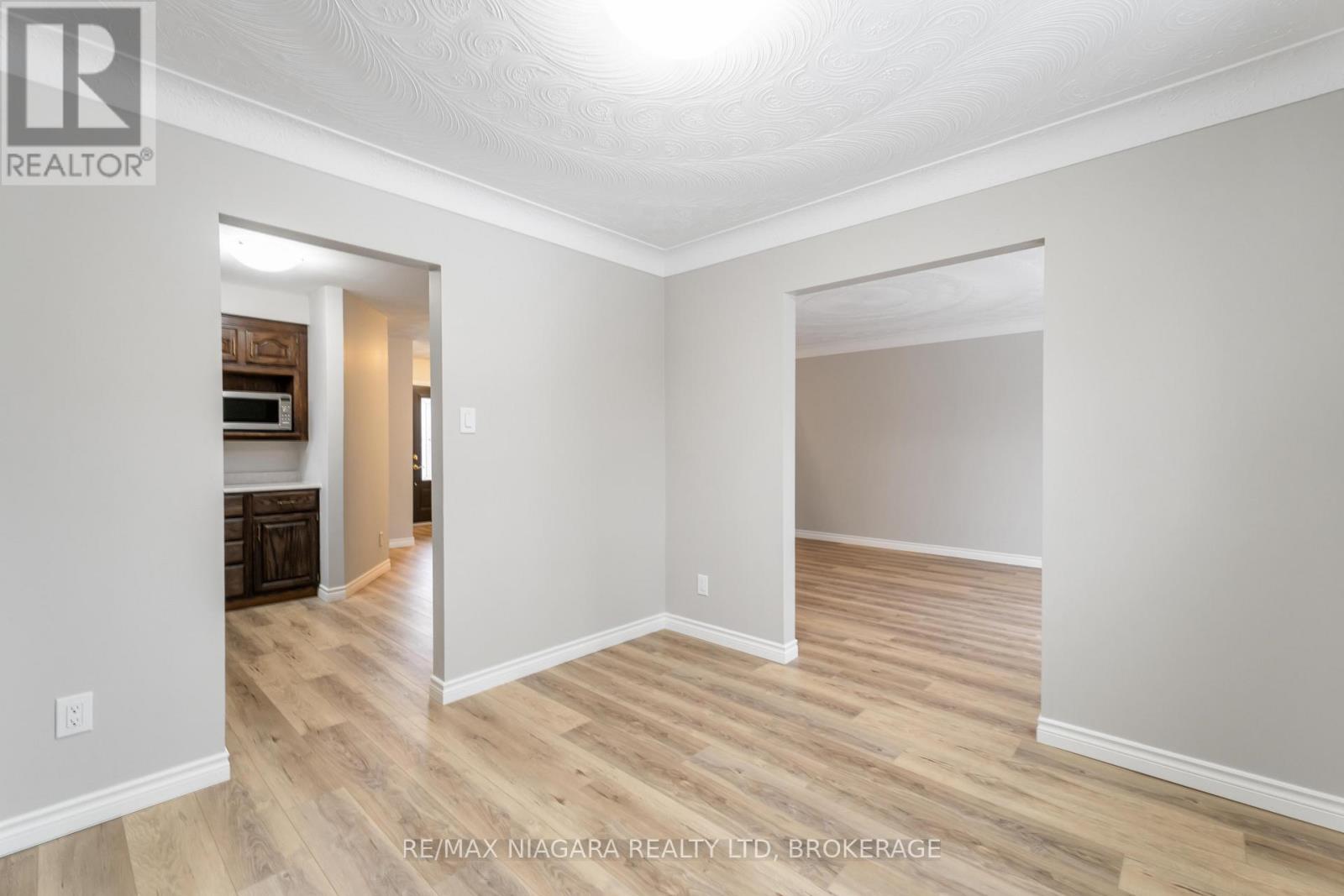 10 Donegel Place, Hamilton, Ontario  L9A 4Z6 - Photo 10 - X12838270