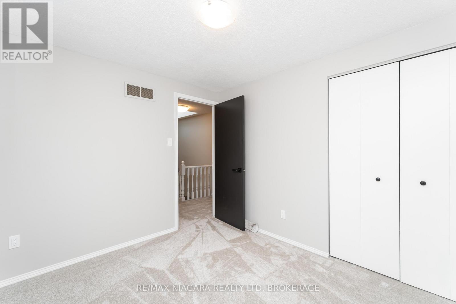 10 Donegel Place, Hamilton, Ontario  L9A 4Z6 - Photo 14 - X12838270