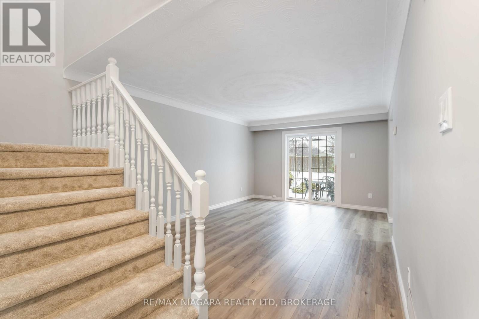 10 Donegel Place, Hamilton, Ontario  L9A 4Z6 - Photo 4 - X12838270