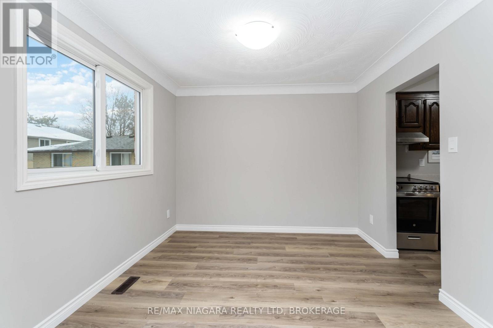 10 Donegel Place, Hamilton, Ontario  L9A 4Z6 - Photo 7 - X12838270