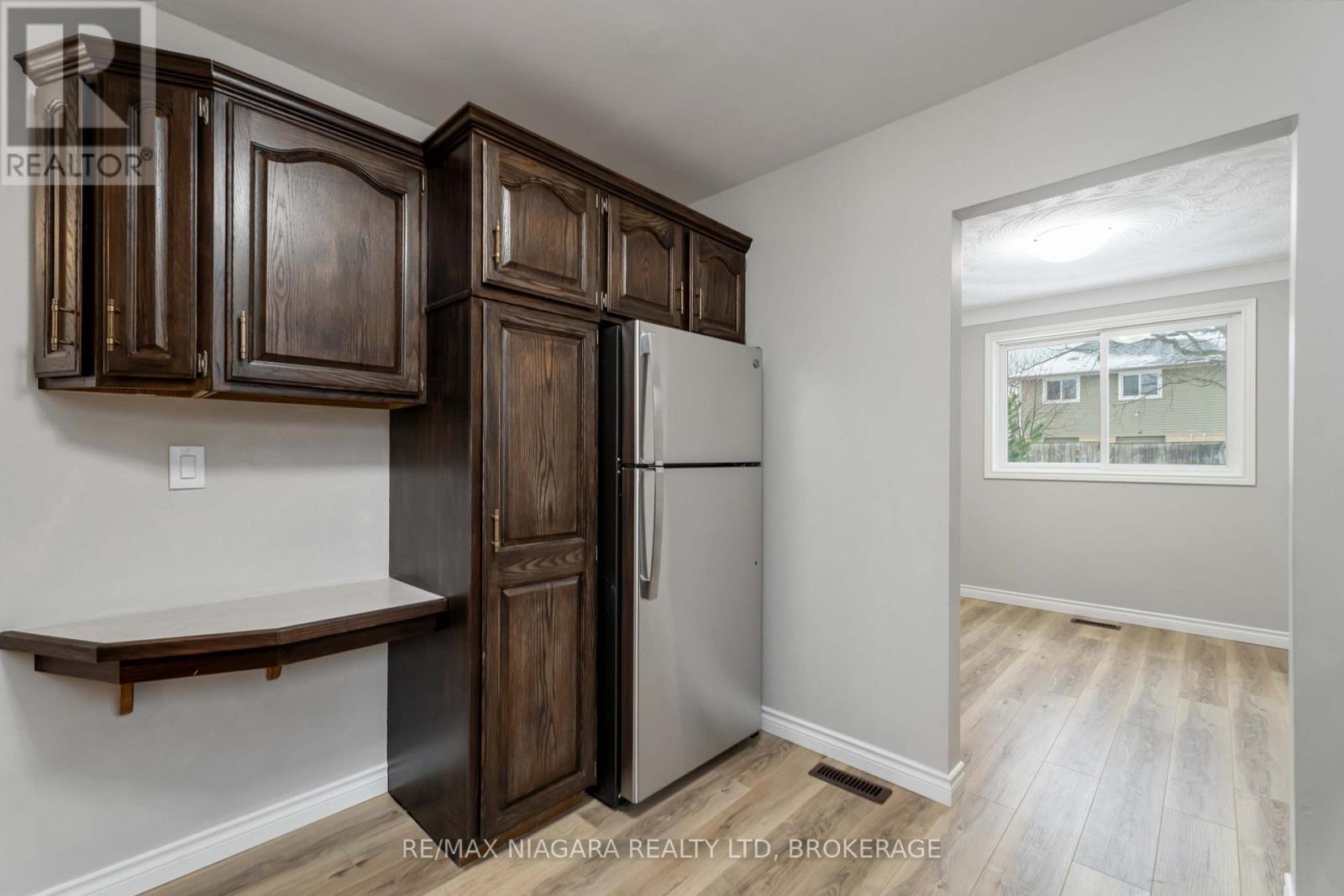 10 Donegel Place, Hamilton, Ontario  L9A 4Z6 - Photo 9 - X12838270