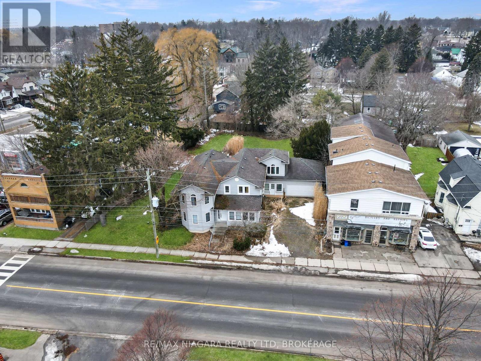 177 Niagara Boulevard, Fort Erie, Ontario  L2A 3G7 - Photo 2 - X12838858