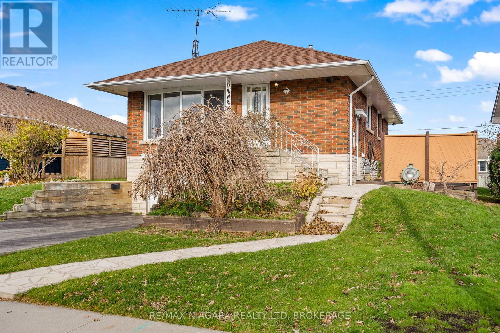 7 South Crescent, Port Colborne, Ontario  L3K 2X8 - Photo 3 - X12845036