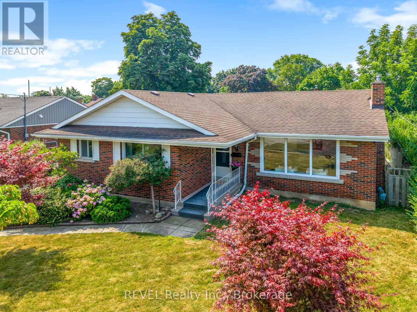 18 BROADMORE AVENUE, St. Catharines, Ontario