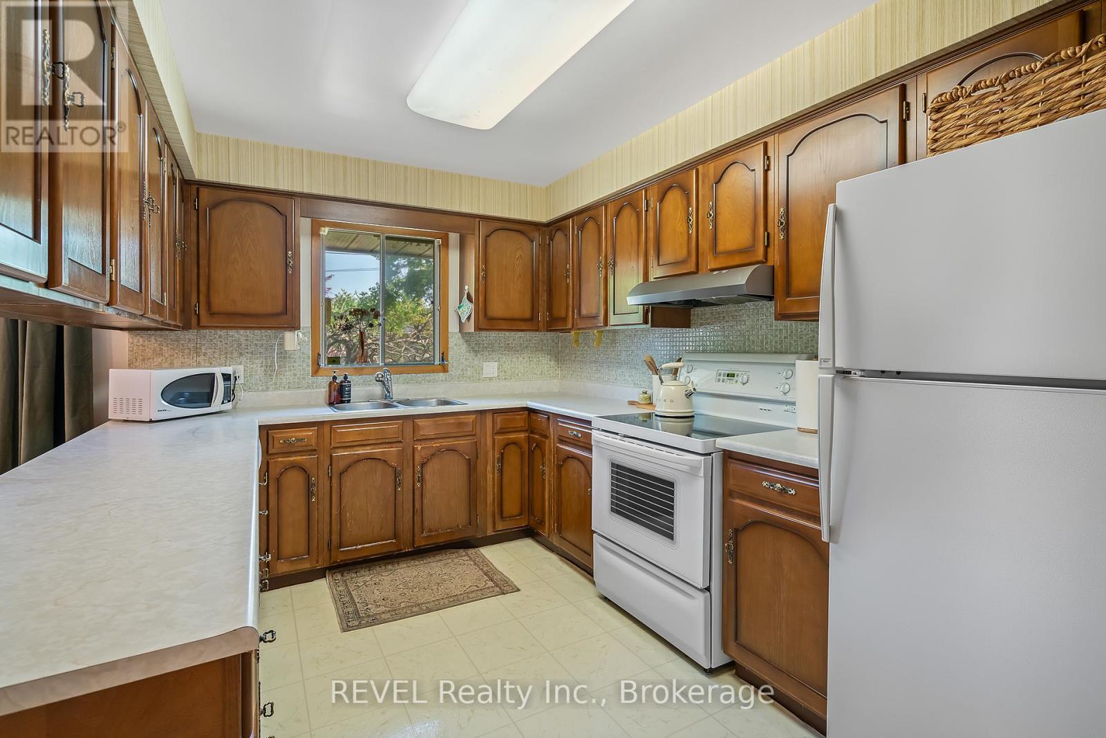 18 Broadmore Avenue, St. Catharines, Ontario  L2M 6A5 - Photo 11 - X12852912