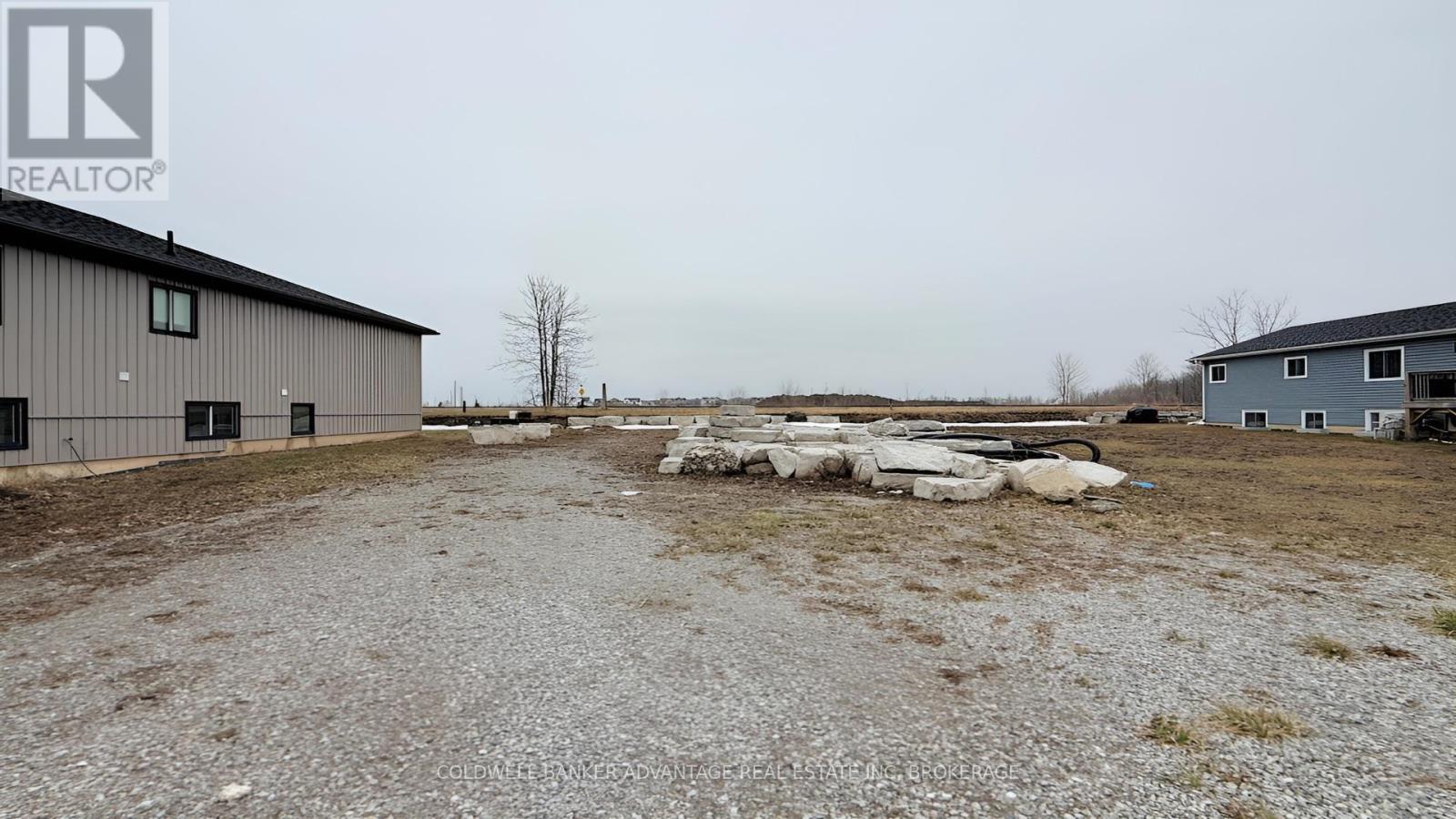 22 Huron Street, Welland, Ontario  L3B 5J3 - Photo 2 - X12856092