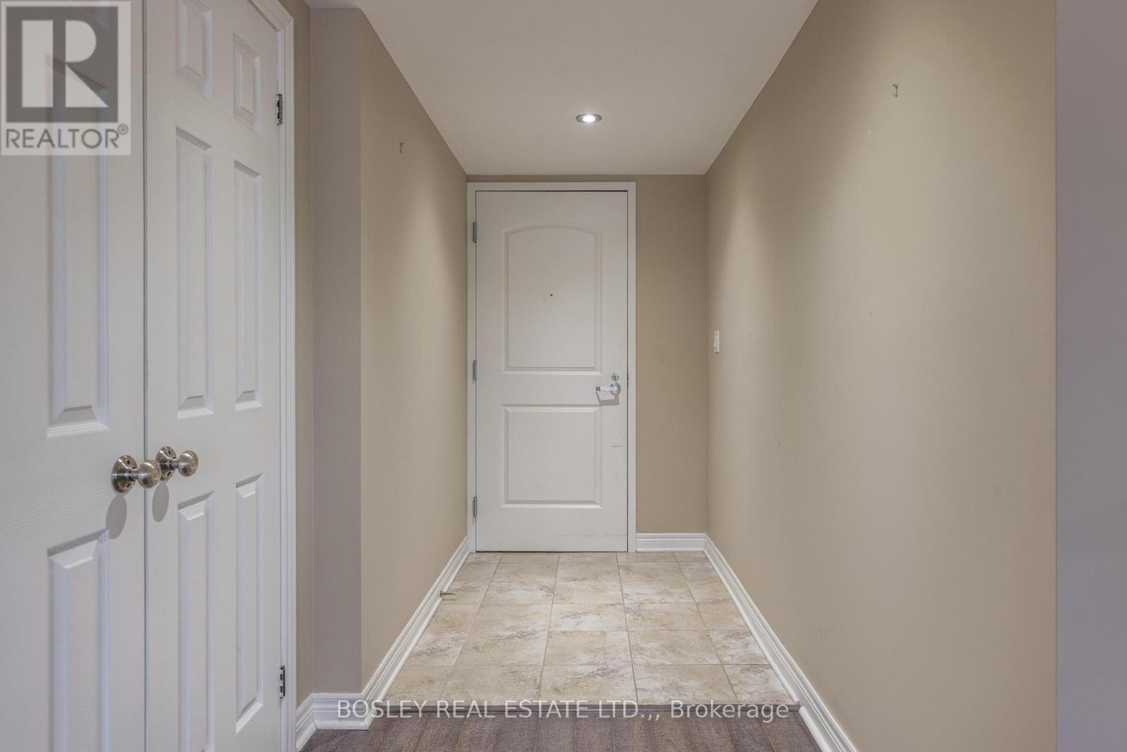 205 - 678 Line 2 Road, Niagara-On-The-Lake, Ontario  L0S 1T0 - Photo 3 - X12862134