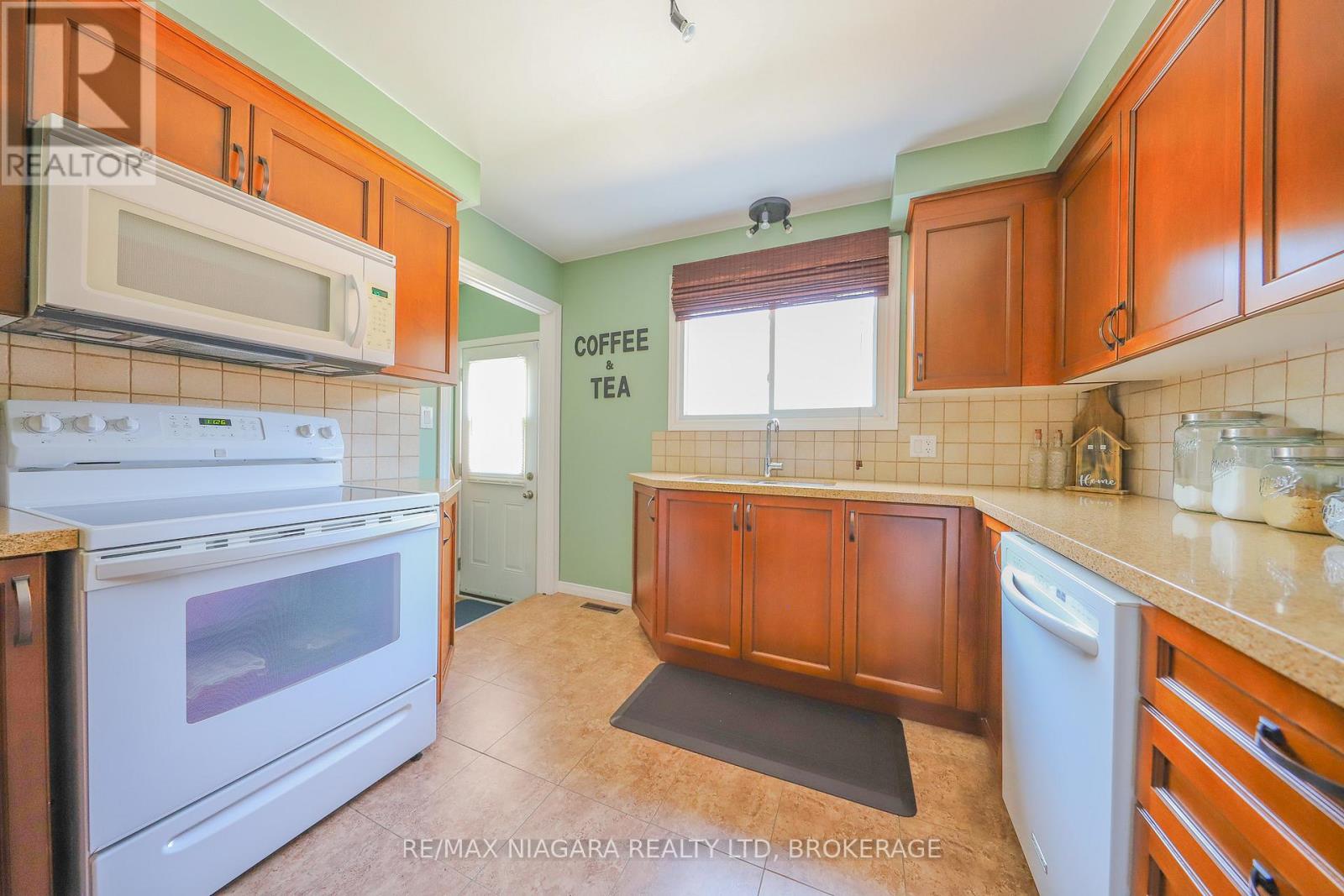 42 Seymour Avenue, St. Catharines, Ontario  L2P 1A7 - Photo 11 - X12864580