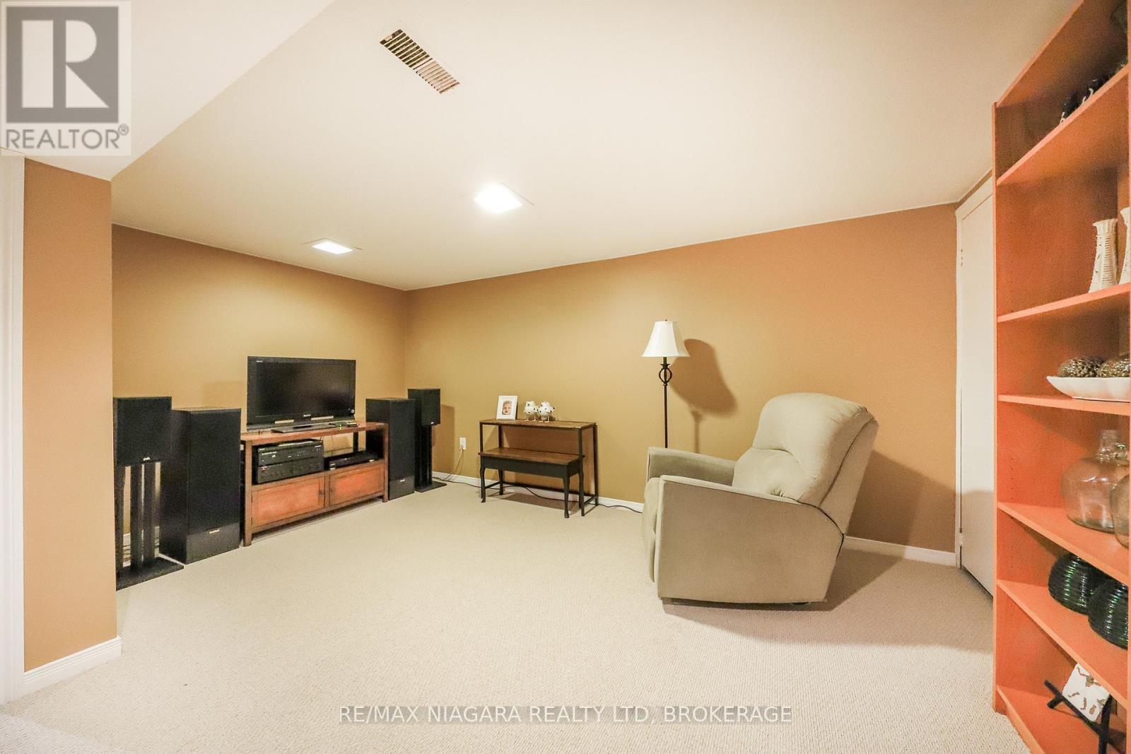 42 Seymour Avenue, St. Catharines, Ontario  L2P 1A7 - Photo 16 - X12864580