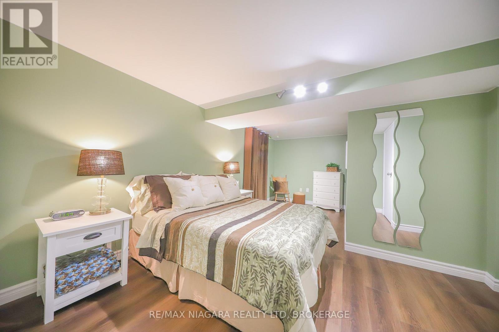 42 Seymour Avenue, St. Catharines, Ontario  L2P 1A7 - Photo 17 - X12864580