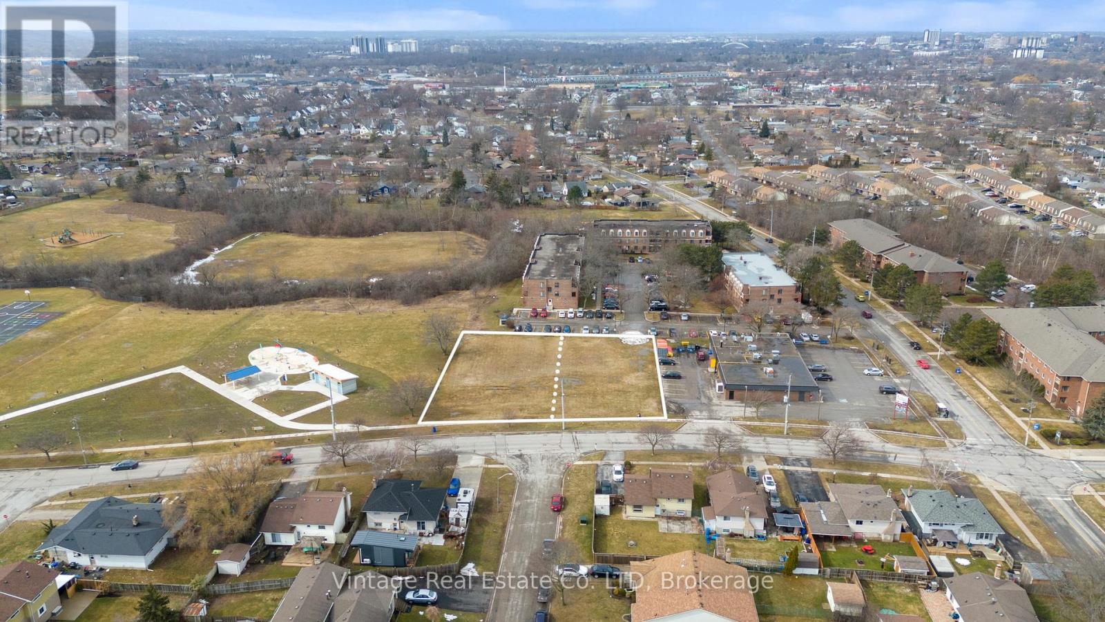 116 Woodrow Street, St. Catharines, Ontario  L2P 3T7 - Photo 4 - X12867222