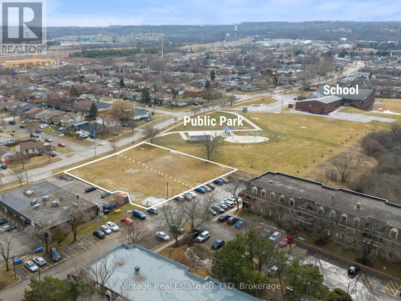 118 Woodrow Street, St. Catharines, Ontario  L2P 3S3 - Photo 4 - X12867404