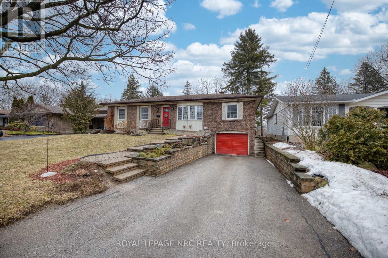 16 Rosemore Road, St. Catharines, Ontario  L2S 1A8 - Photo 2 - X12869642