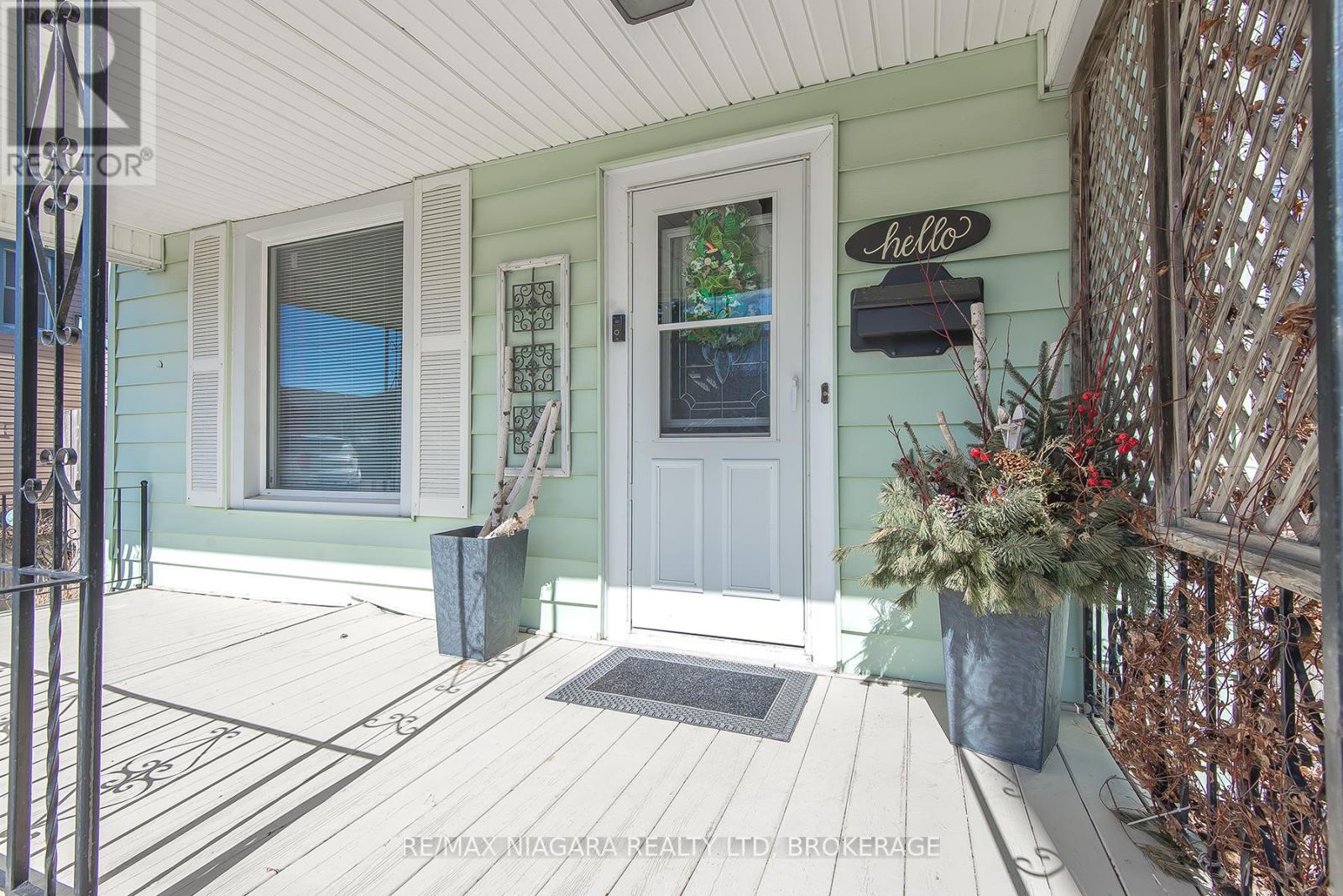 9 Beech Street, Port Colborne, Ontario  L3K 3N7 - Photo 3 - X12870192