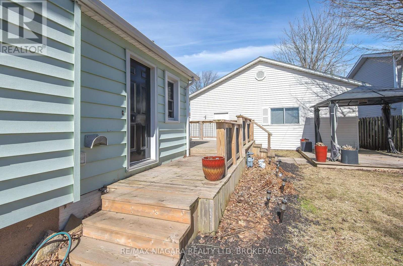 9 Beech Street, Port Colborne, Ontario  L3K 3N7 - Photo 4 - X12870192