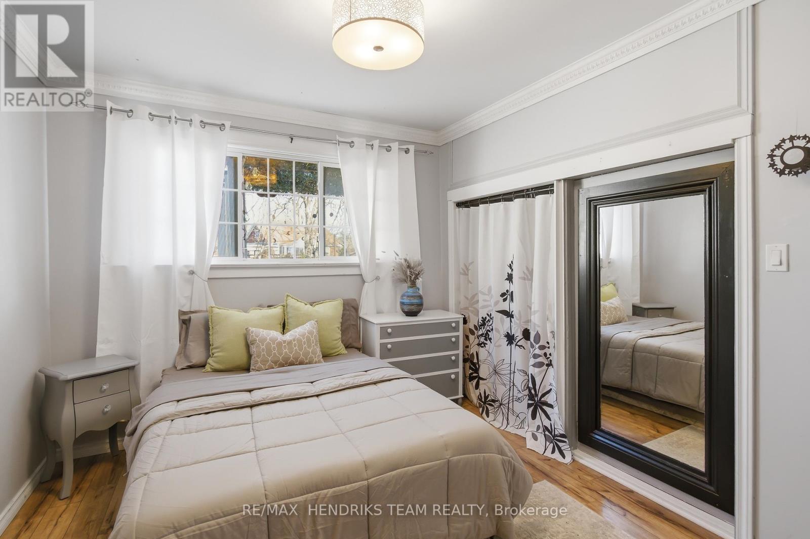 7 Elmwood Avenue, St. Catharines, Ontario  L2R 2T5 - Photo 11 - X12870388