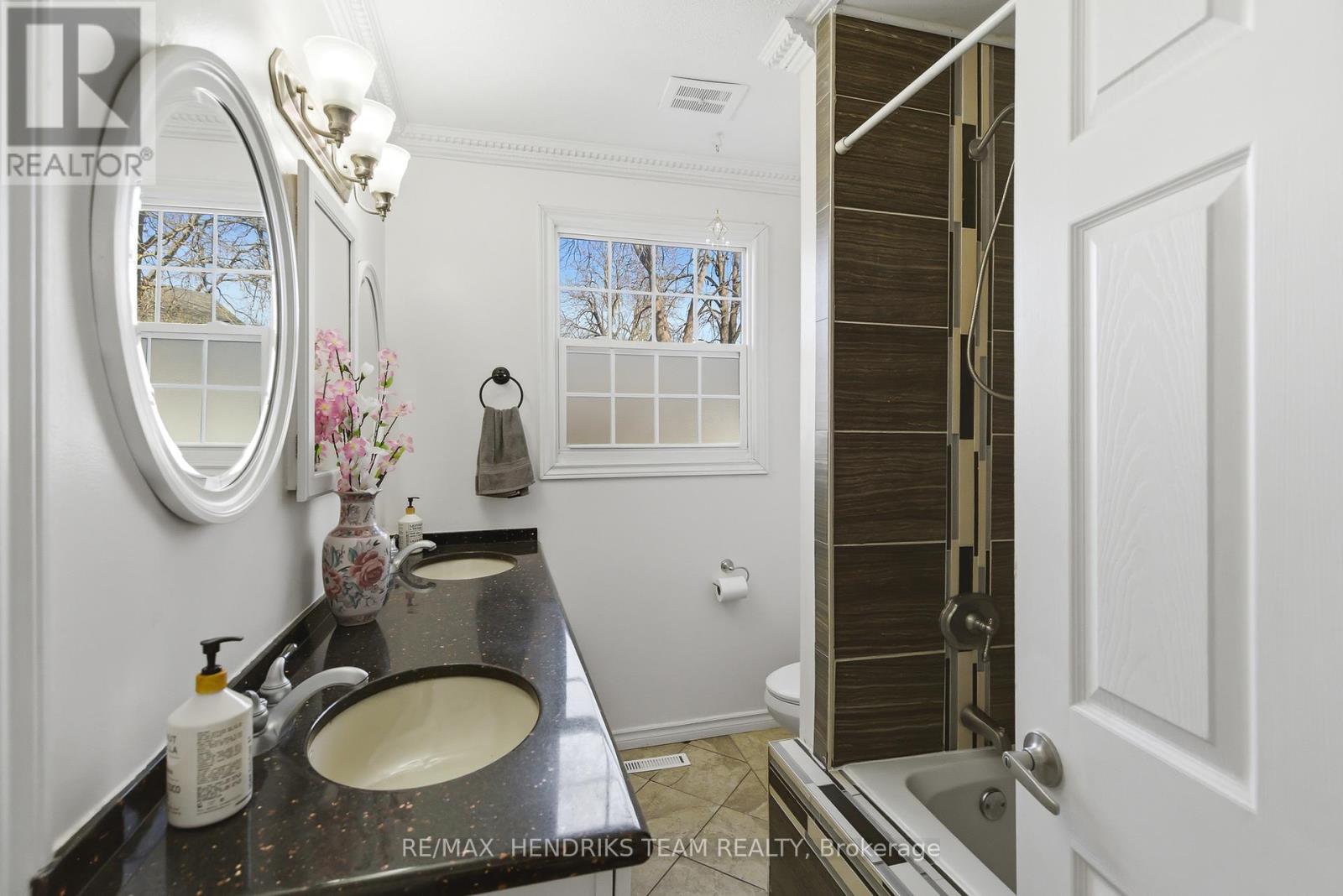 7 Elmwood Avenue, St. Catharines, Ontario  L2R 2T5 - Photo 14 - X12870388