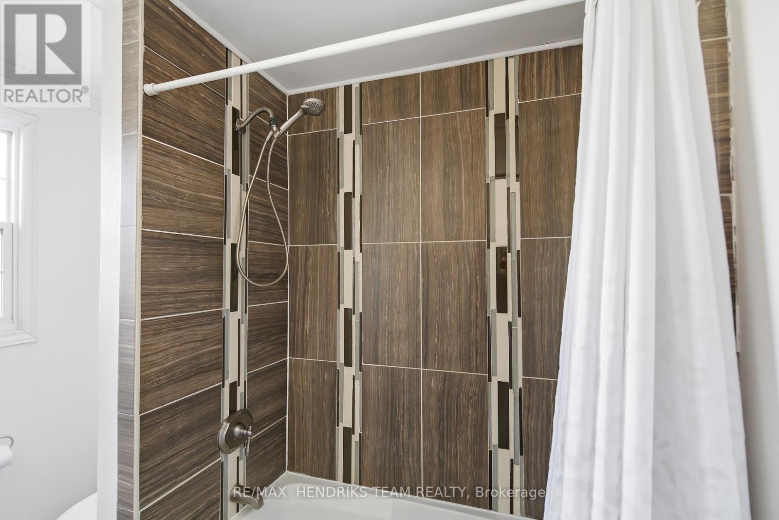 7 Elmwood Avenue, St. Catharines, Ontario  L2R 2T5 - Photo 15 - X12870388