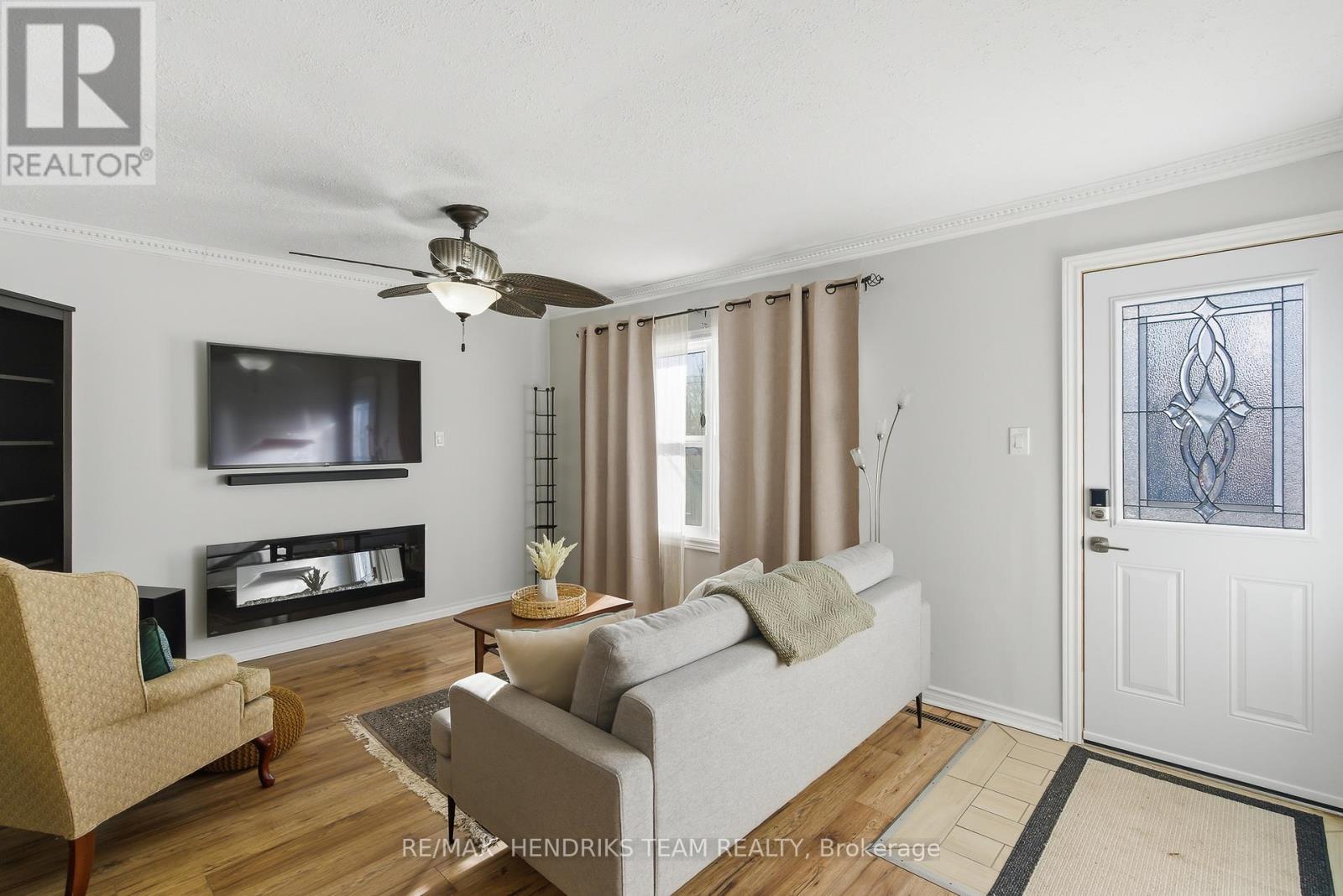 7 Elmwood Avenue, St. Catharines, Ontario  L2R 2T5 - Photo 2 - X12870388