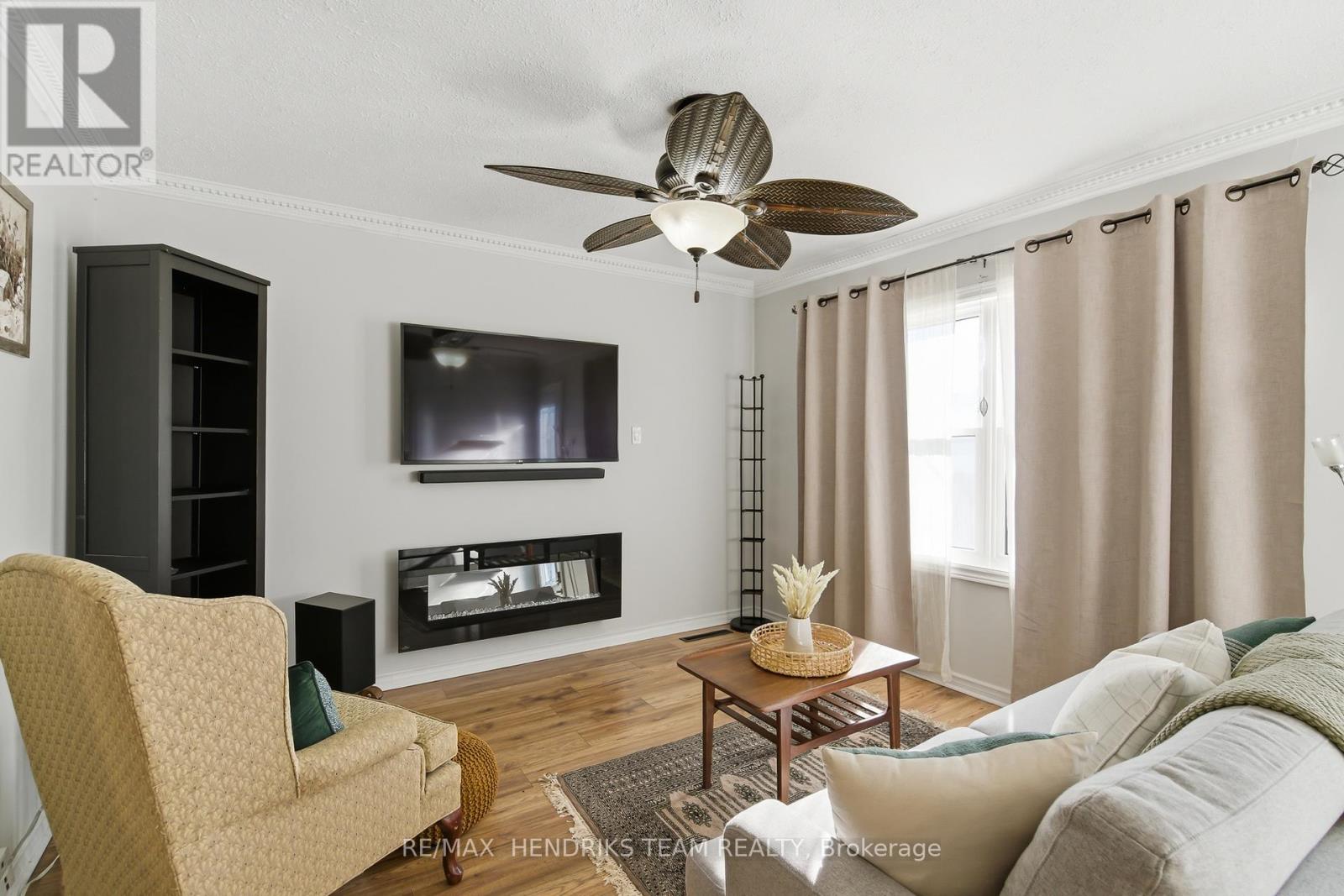 7 Elmwood Avenue, St. Catharines, Ontario  L2R 2T5 - Photo 3 - X12870388