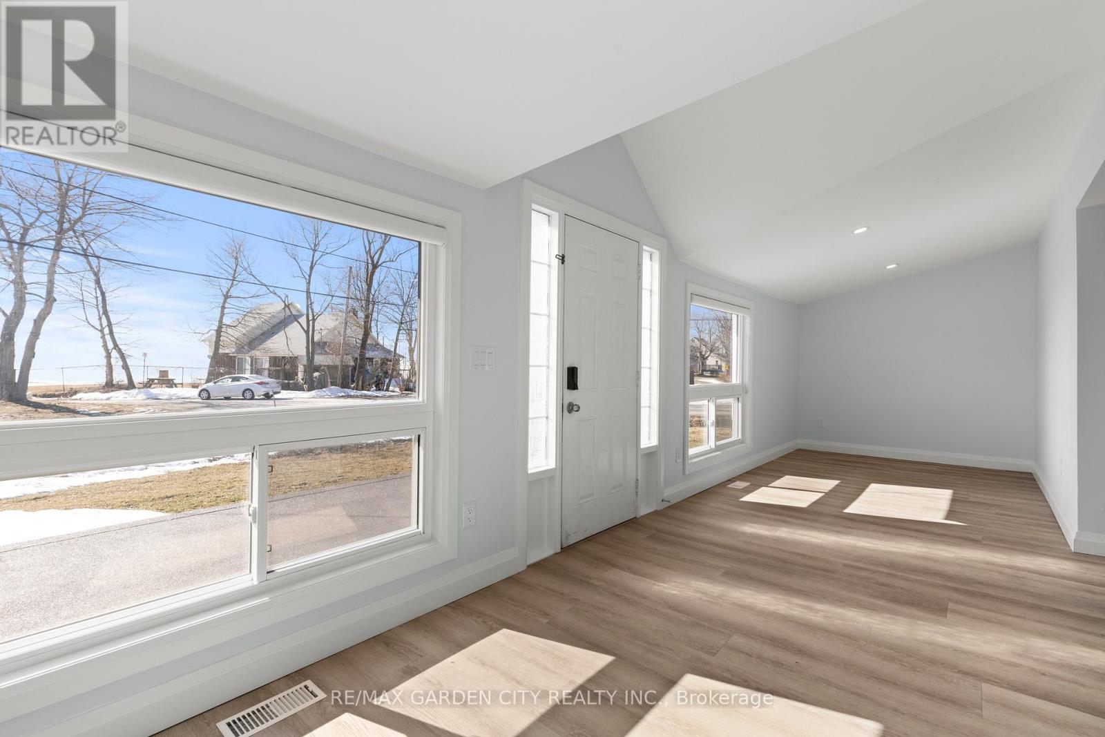 11582 Beach Road E, Wainfleet, Ontario  L0S 1V0 - Photo 3 - X12870580