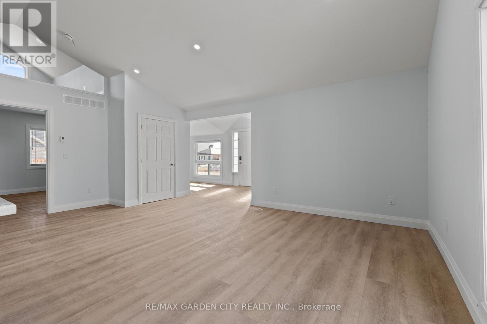 11582 Beach Road E, Wainfleet, Ontario  L0S 1V0 - Photo 4 - X12870580