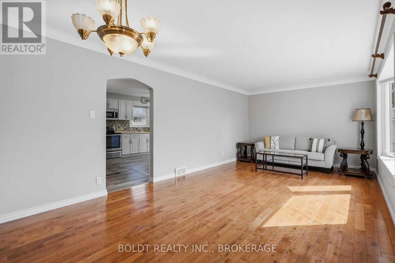 16 Grammar Avenue, St. Catharines, Ontario  L2N 3L3 - Photo 12 - X12871390