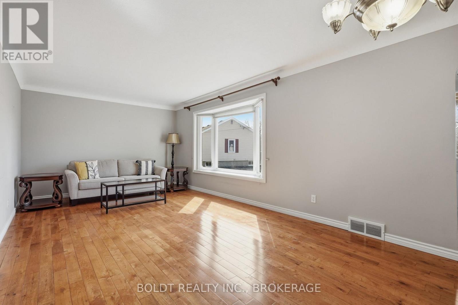 16 Grammar Avenue, St. Catharines, Ontario  L2N 3L3 - Photo 13 - X12871390
