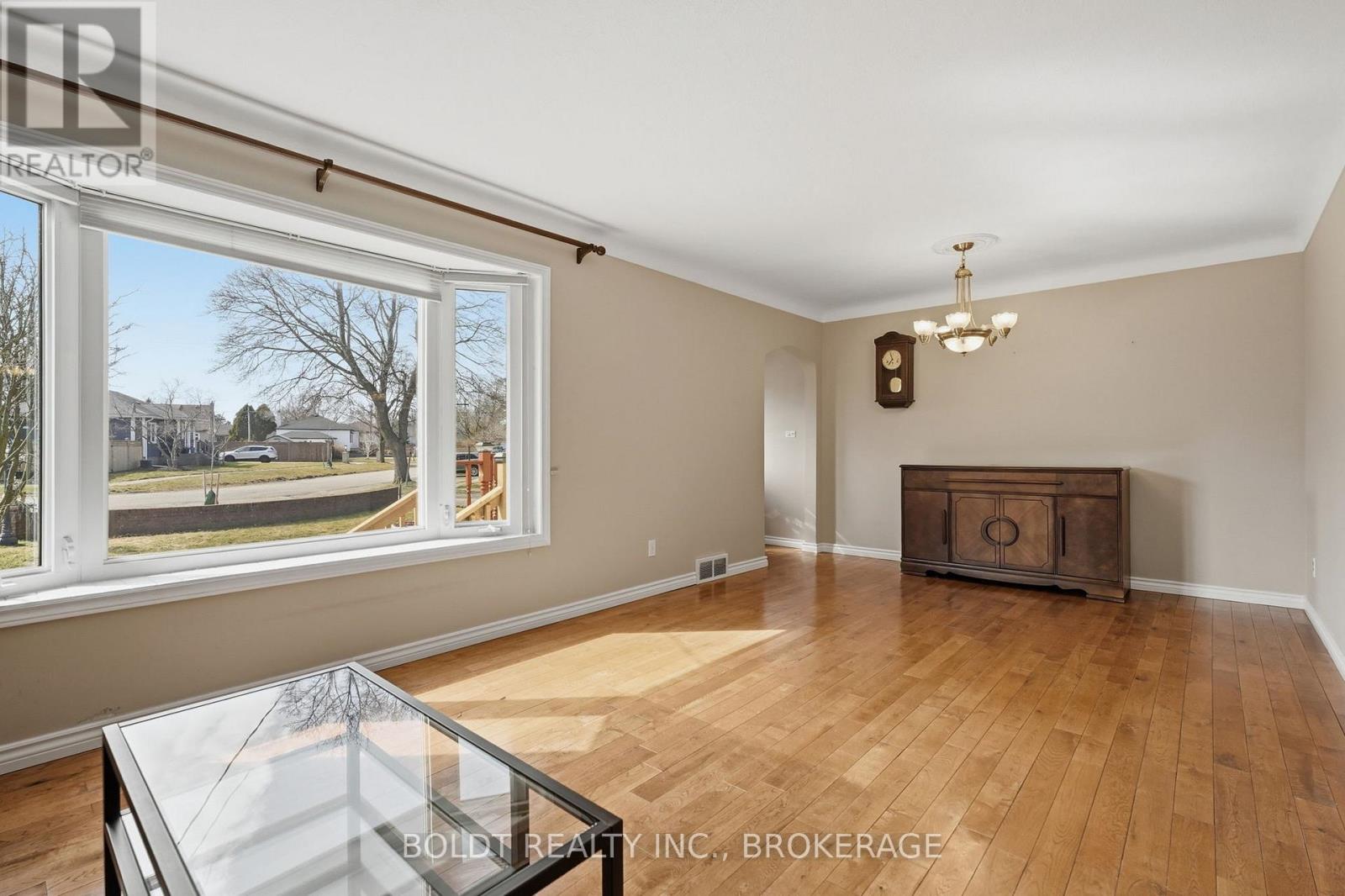 16 Grammar Avenue, St. Catharines, Ontario  L2N 3L3 - Photo 14 - X12871390