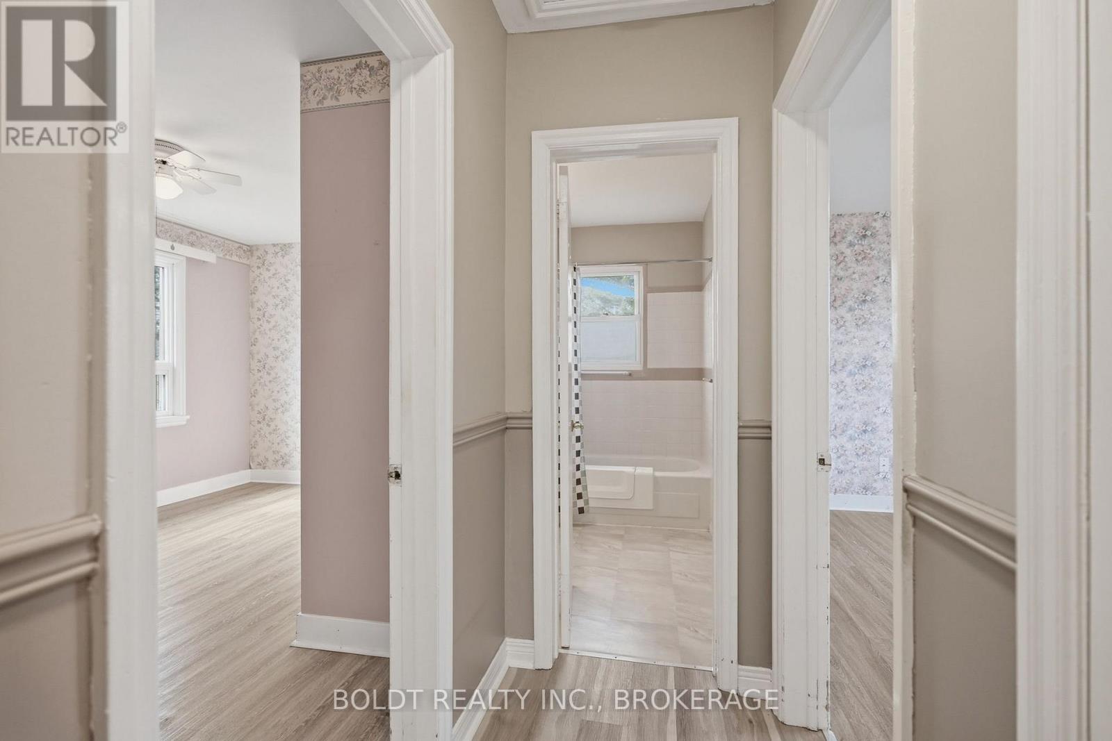 16 Grammar Avenue, St. Catharines, Ontario  L2N 3L3 - Photo 23 - X12871390