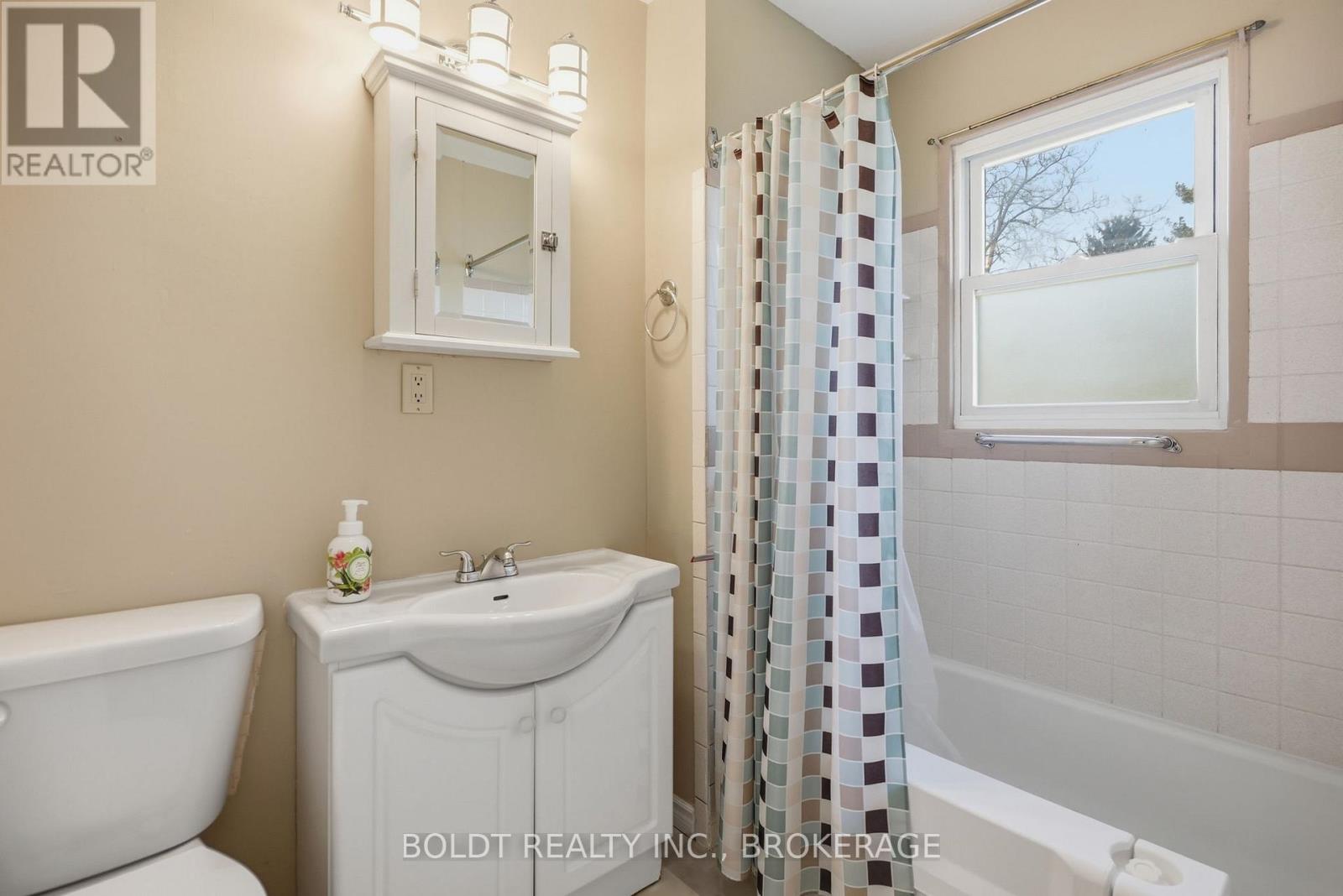 16 Grammar Avenue, St. Catharines, Ontario  L2N 3L3 - Photo 28 - X12871390