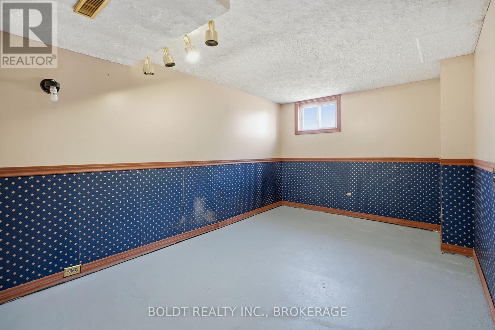 16 Grammar Avenue, St. Catharines, Ontario  L2N 3L3 - Photo 33 - X12871390