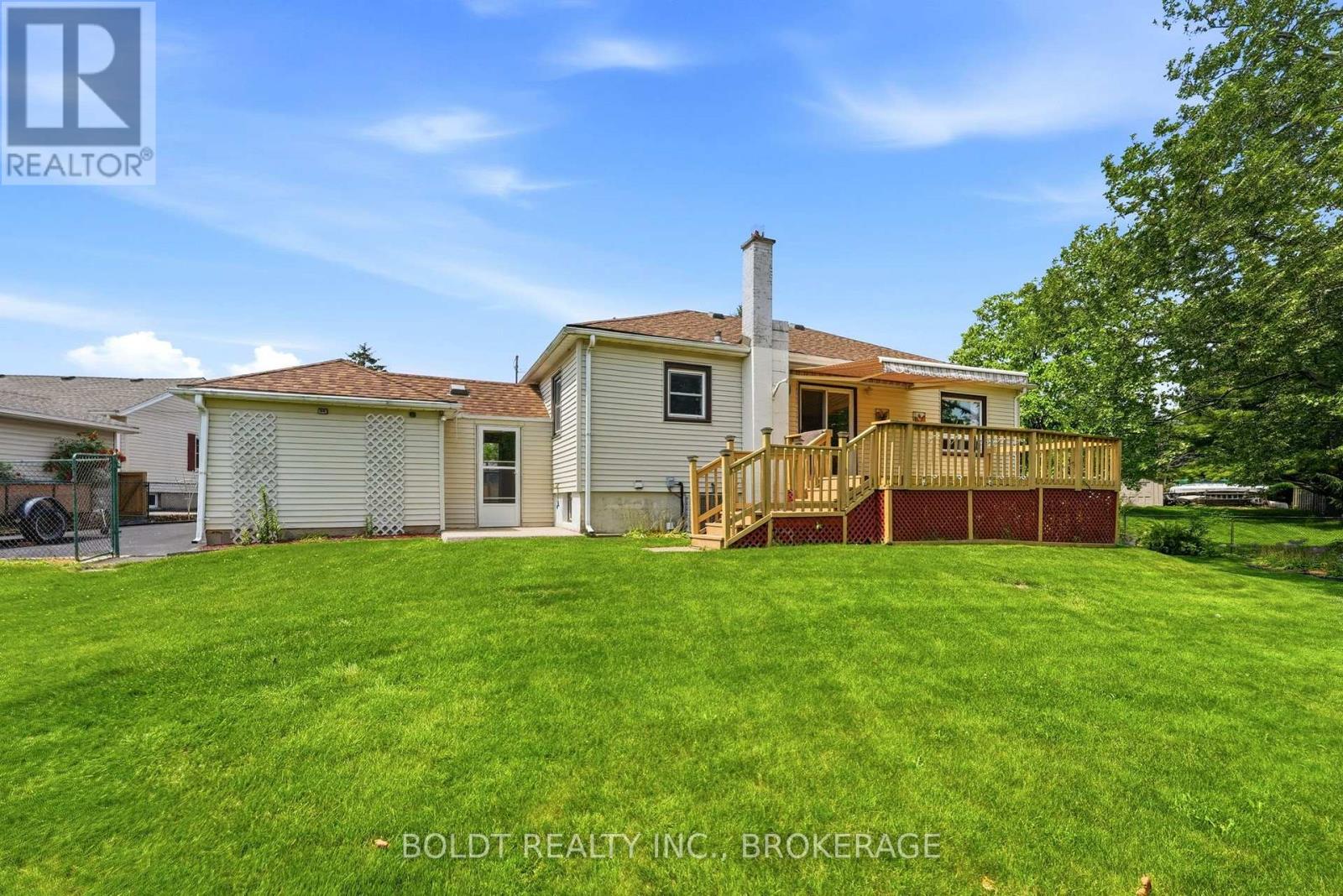 16 Grammar Avenue, St. Catharines, Ontario  L2N 3L3 - Photo 4 - X12871390
