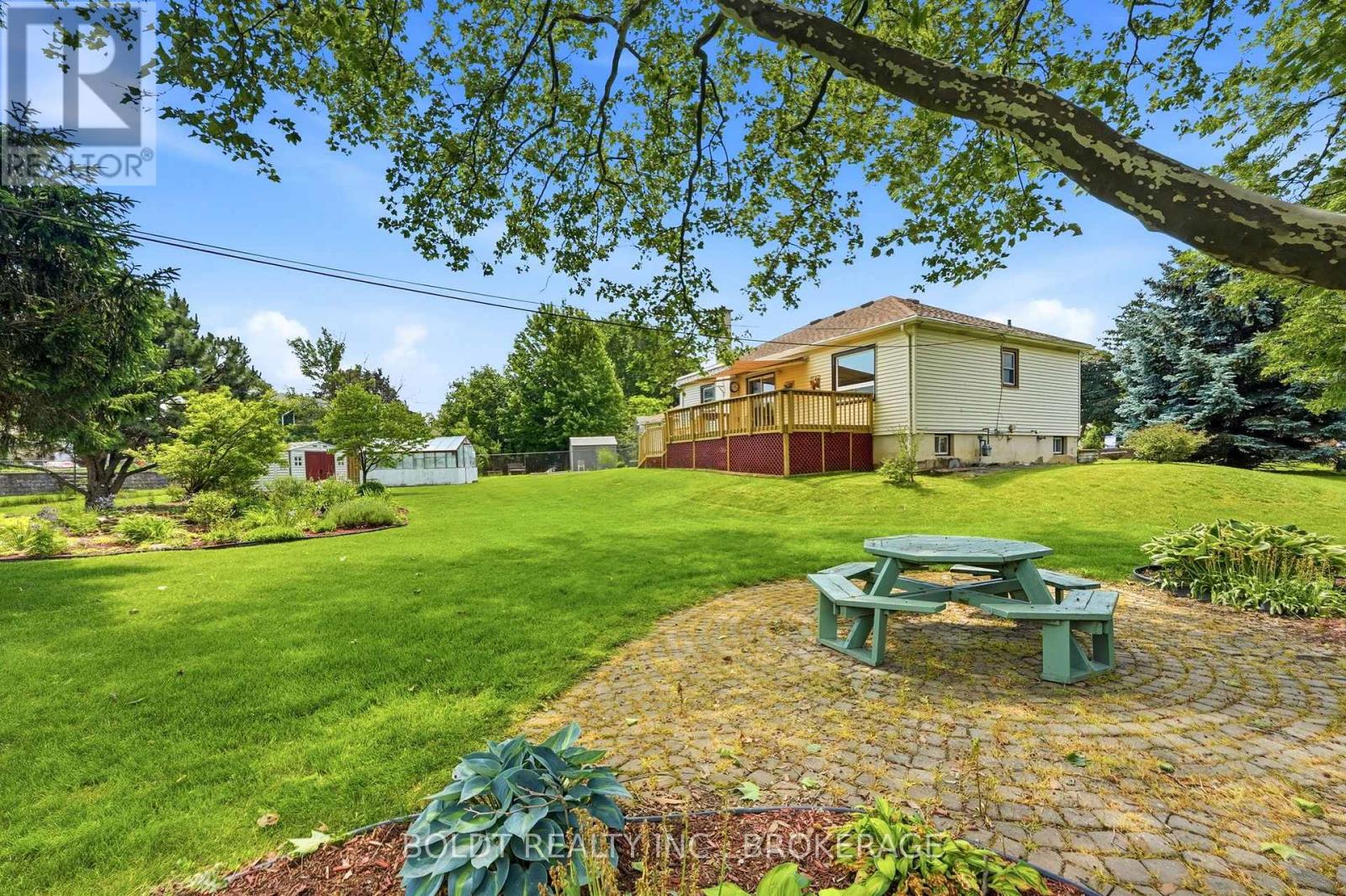 16 Grammar Avenue, St. Catharines, Ontario  L2N 3L3 - Photo 6 - X12871390