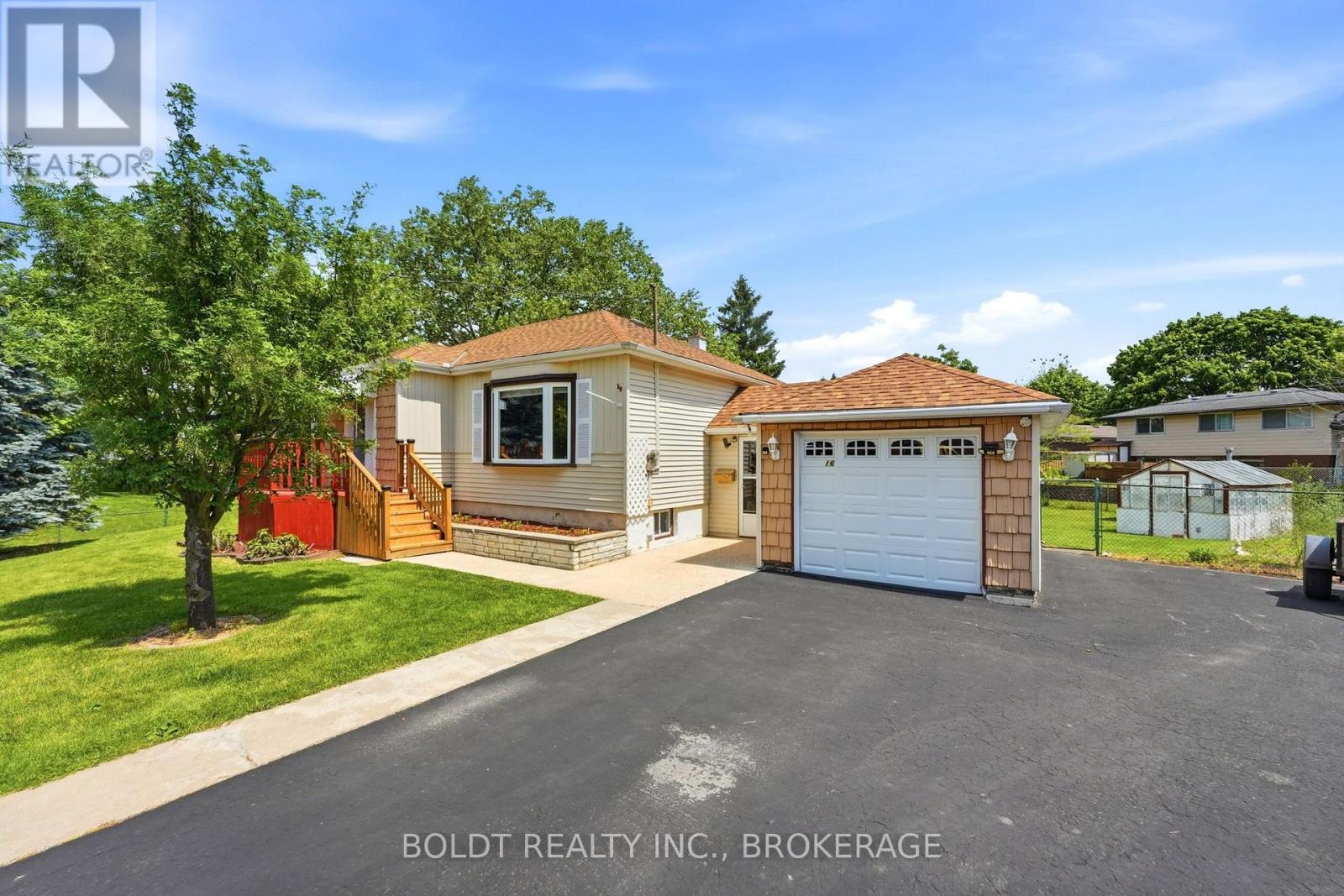 16 Grammar Avenue, St. Catharines, Ontario  L2N 3L3 - Photo 9 - X12871390