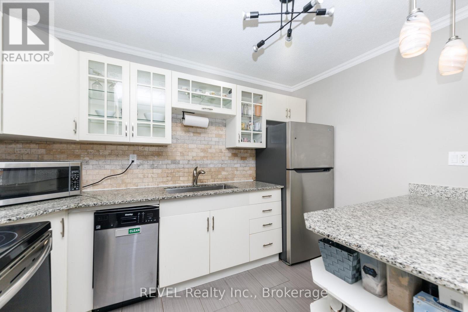 43 - 1300 Upper Ottawa Street, Hamilton, Ontario  L8W 1M8 - Photo 2 - X12872148