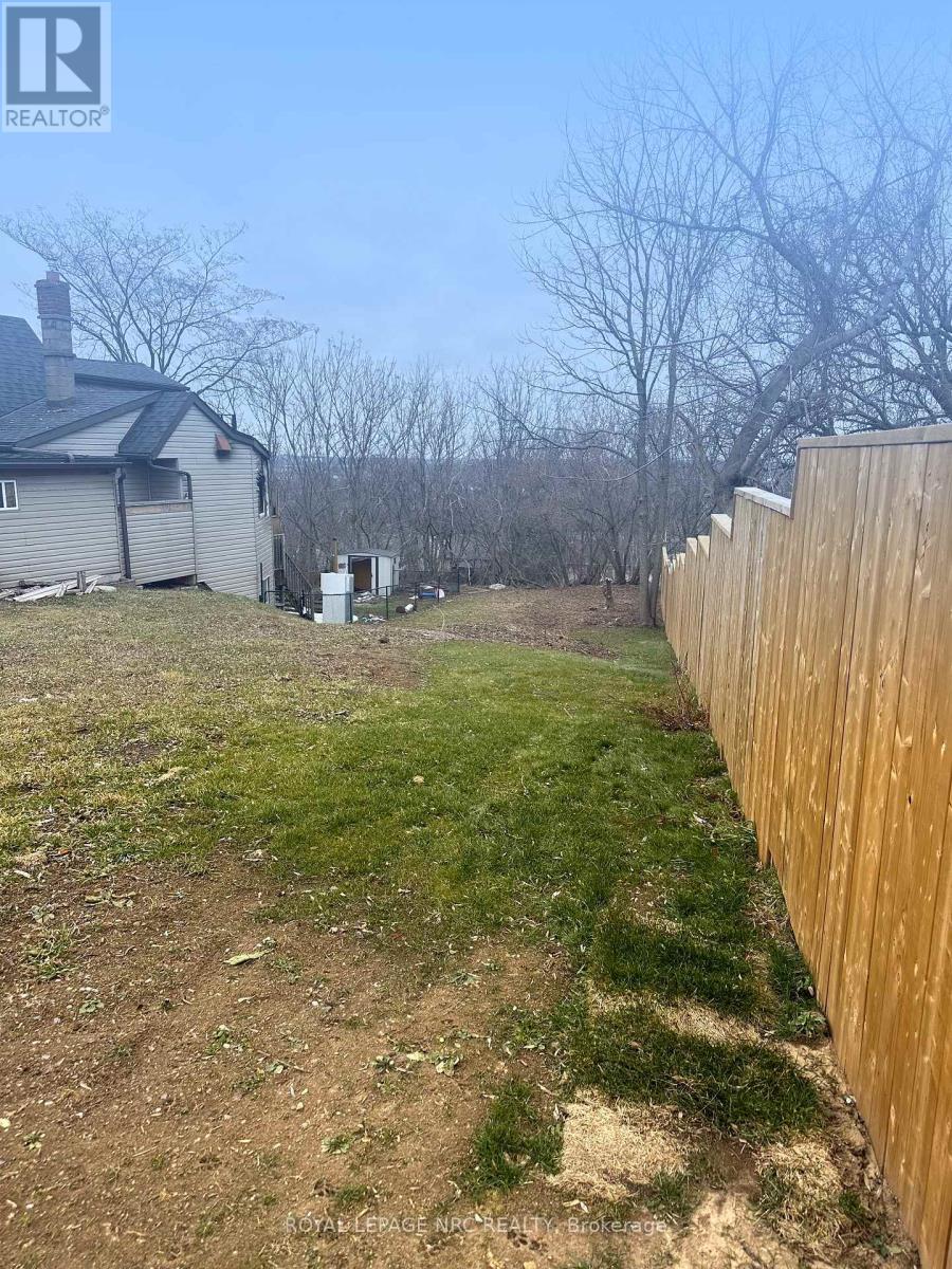 1 Ball Avenue, St. Catharines, Ontario  L2T 1B4 - Photo 4 - X12872756