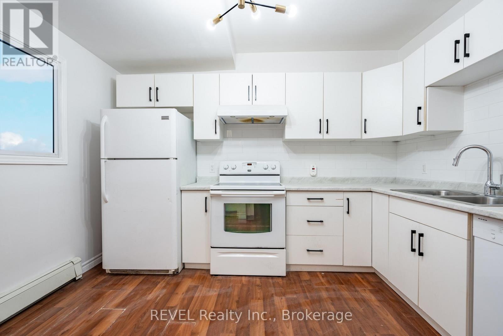 Main - 4762 Kincaid Place, Niagara Falls, Ontario  L2E 1C5 - Photo 3 - X12878498