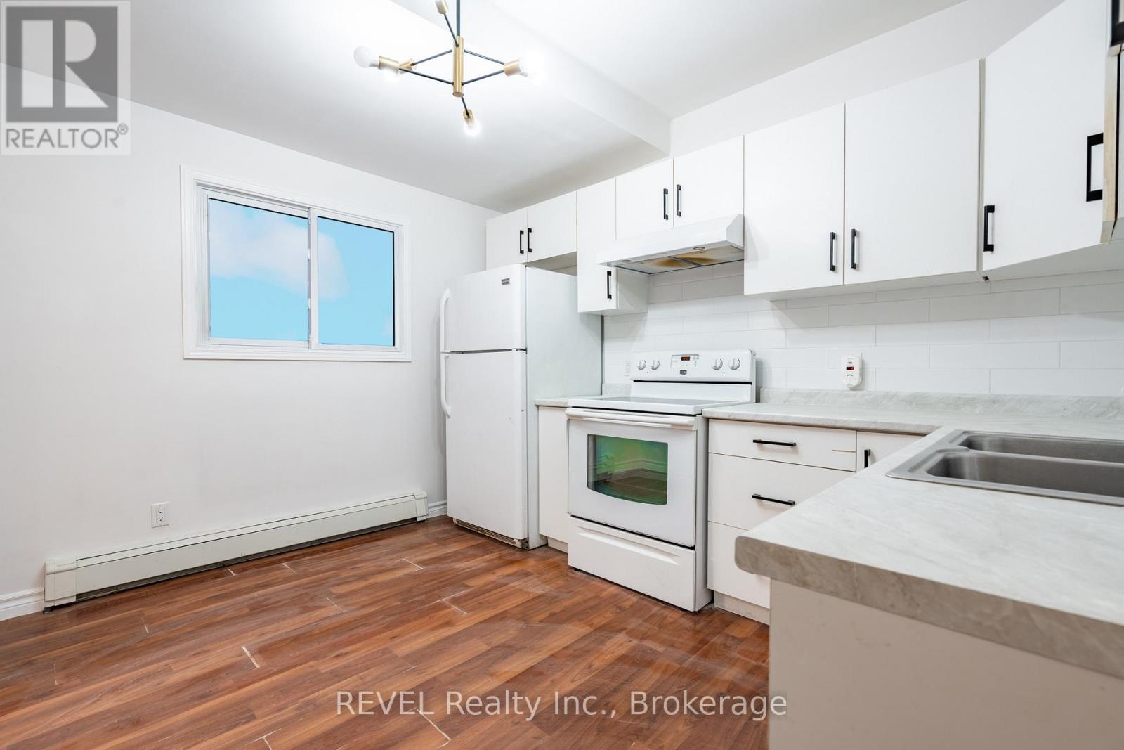 Main - 4762 Kincaid Place, Niagara Falls, Ontario  L2E 1C5 - Photo 4 - X12878498