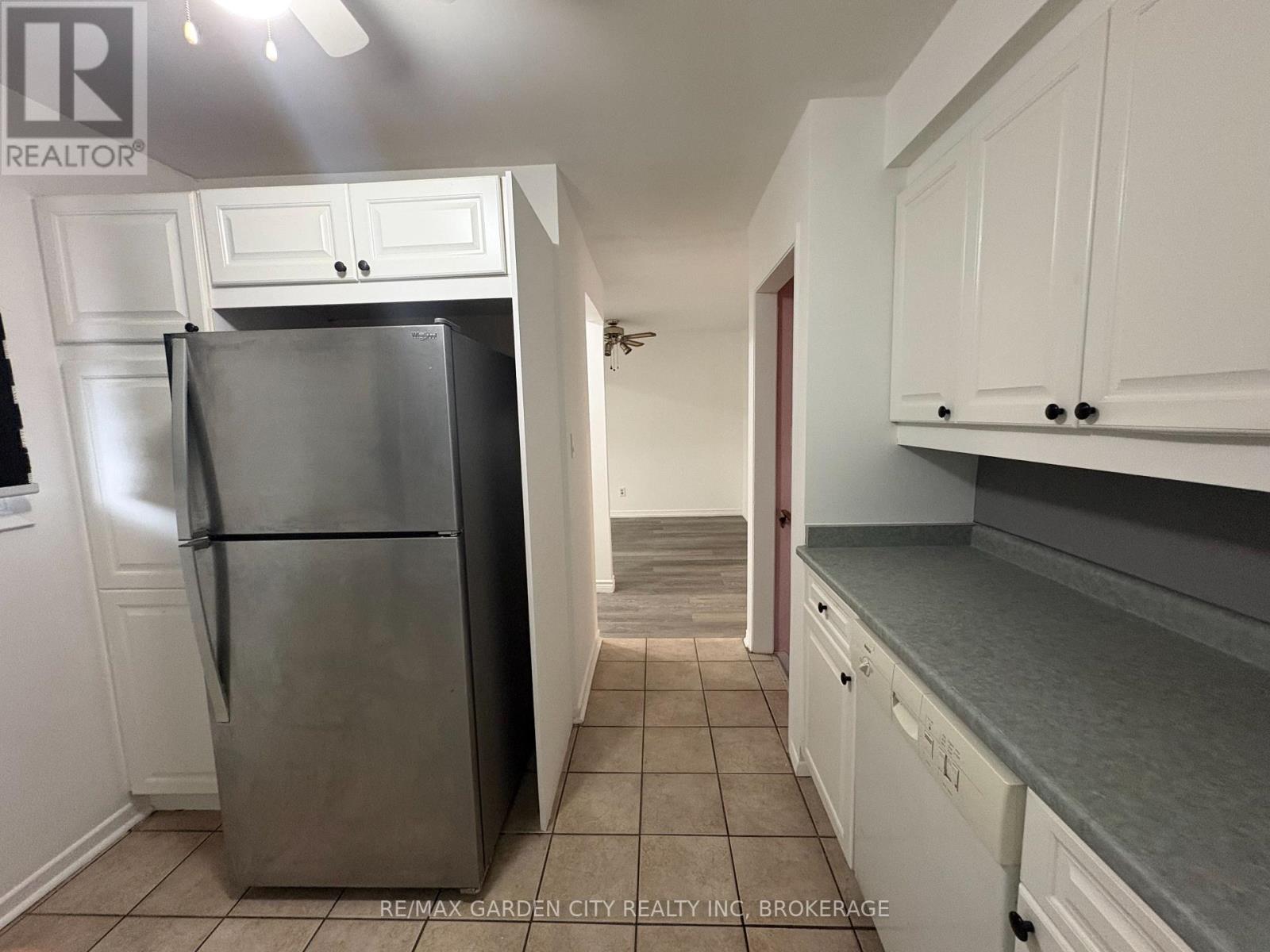 30 Deborah Court, St. Catharines, Ontario  L2P 3R6 - Photo 11 - X12879772